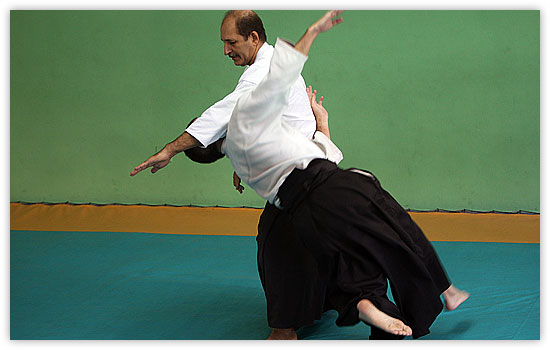 Treino em comemoração aos 15 anos de prática do AIKIDO do aluno Gustavo Vidal e aniversário do Professor Alberto Ferreira – 24/05/09 – Academia Marzullo (Fotos: Patrícia Santos)